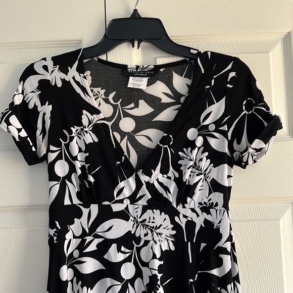 Dress - Picture 2 of 5